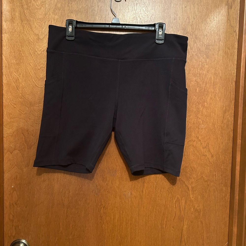 2 for 1 deal* Like new! Black pull on stretch bike shorts w/ side pockets XL
